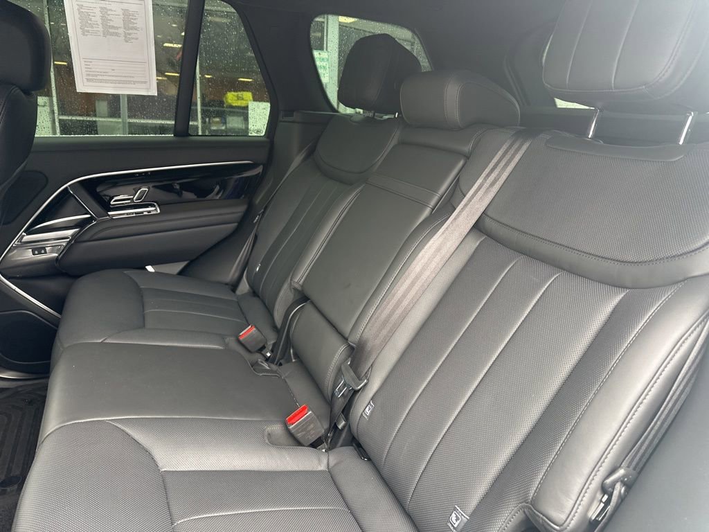 Used 2023 Land Rover Range Rover SE image 12