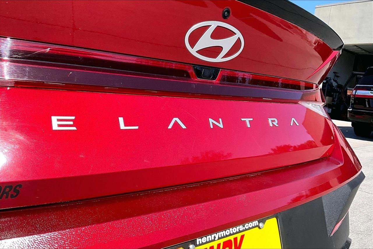Used 2025 Hyundai Elantra Sport FWD image 26