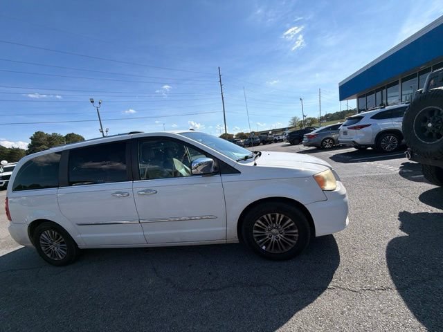 Used 2011 Chrysler Town & Country Limited FWD image 9