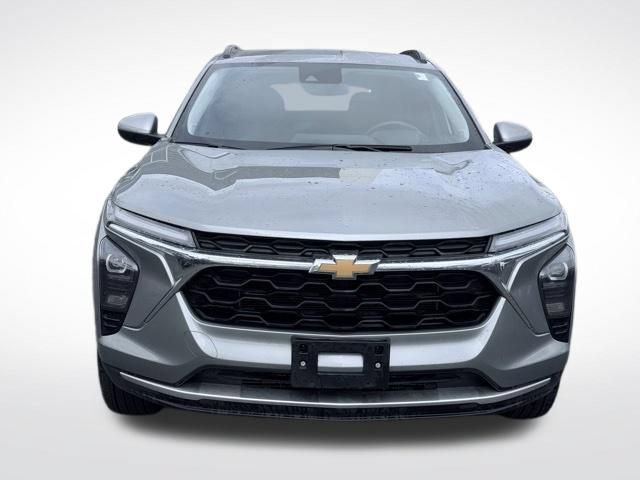 Used 2025 Chevrolet Trax LT w/ LT Convenience Package FWD video 2
