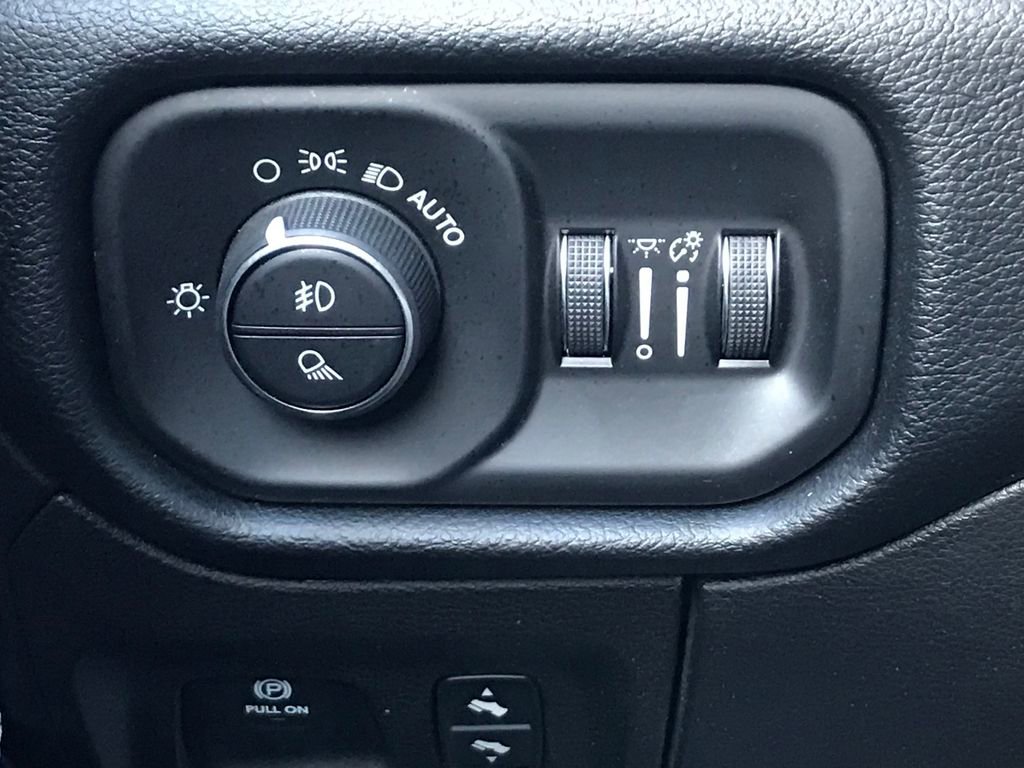 Used 2021 RAM 1500 Laramie w/ Sport Appearance Package AWD/4WD image 27