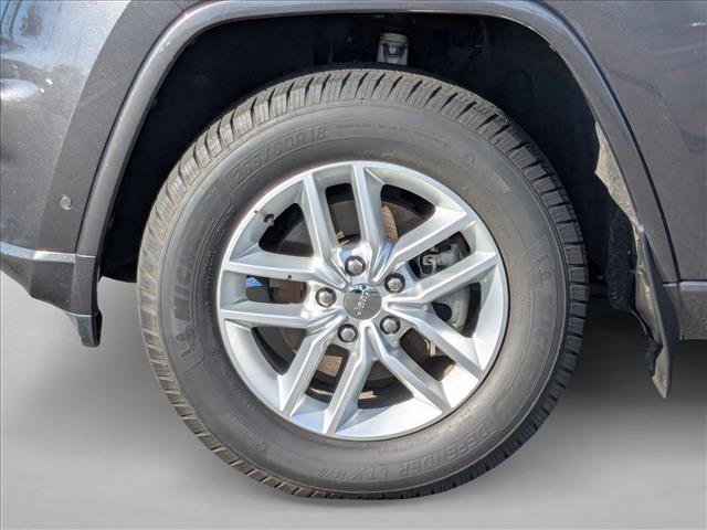Used 2017 Jeep Grand Cherokee Overland w/ Jeep Active Safety Group image 27