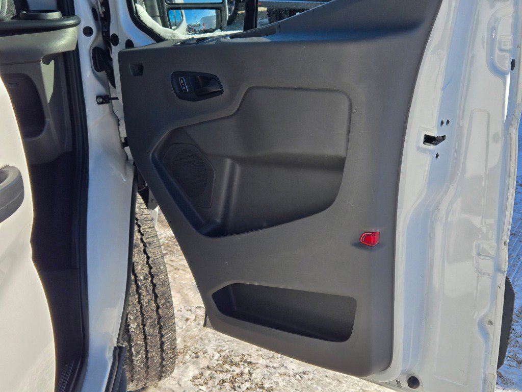 Used 2023 Ford Transit 350 XLT image 4