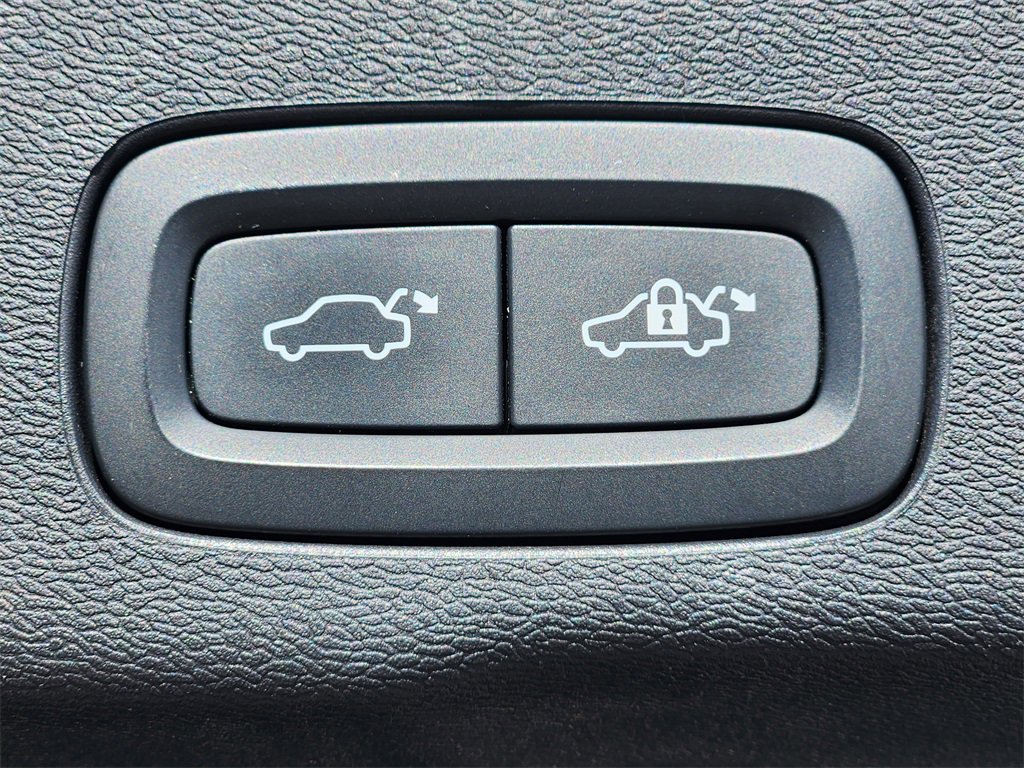 Used 2023 Volvo XC60 T8 Ultimate image 24