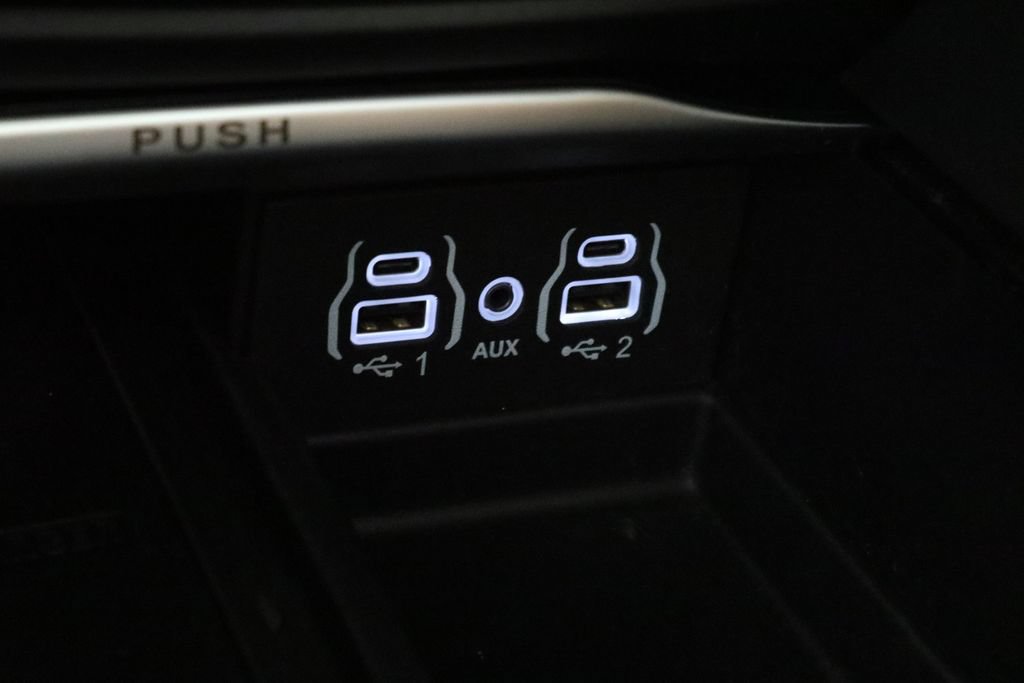 Used 2023 Chrysler Pacifica Pinnacle FWD image 33