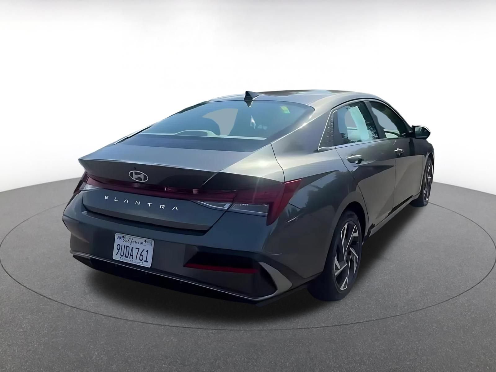 Used 2025 Hyundai Elantra SEL FWD image 14