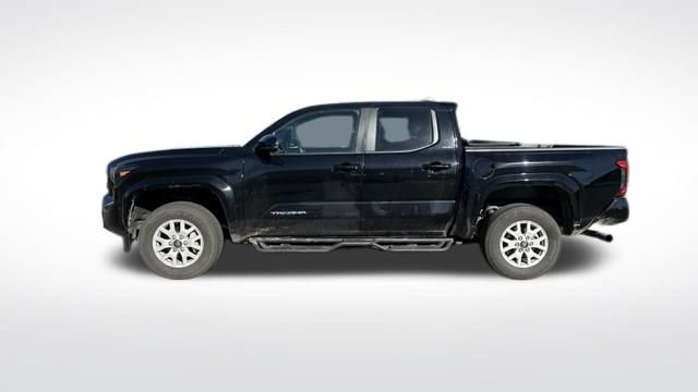 Used 2024 Toyota Tacoma SR5 AWD/4WD image 8