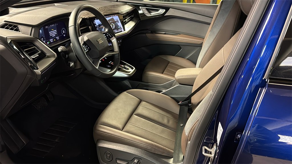 Used 2024 Audi Q4 e-tron Prestige image 24