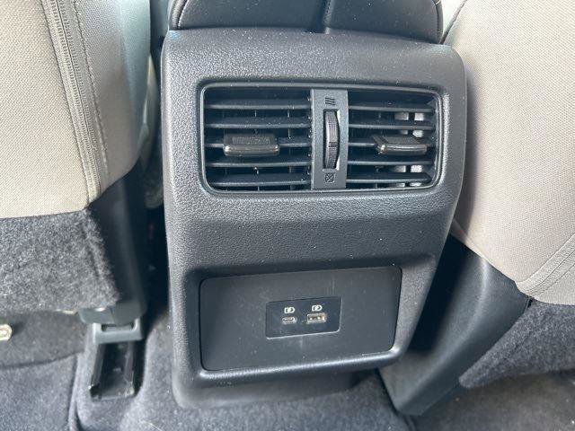 Used 2023 Nissan Rogue SV image 33