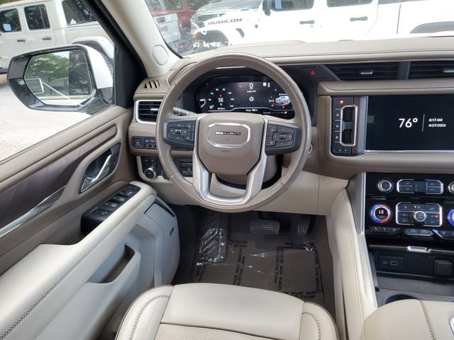 Used 2022 GMC Yukon XL Denali w/ Advanced Technology Package AWD/4WD image 12