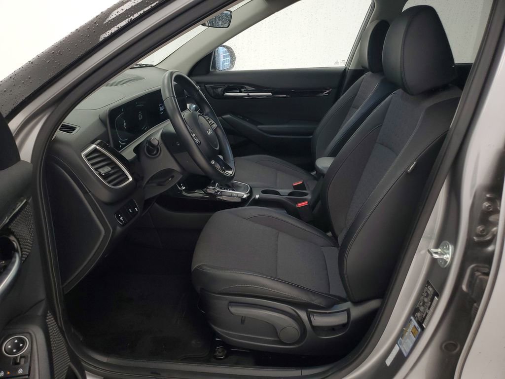 Used 2025 Kia Seltos S image 12