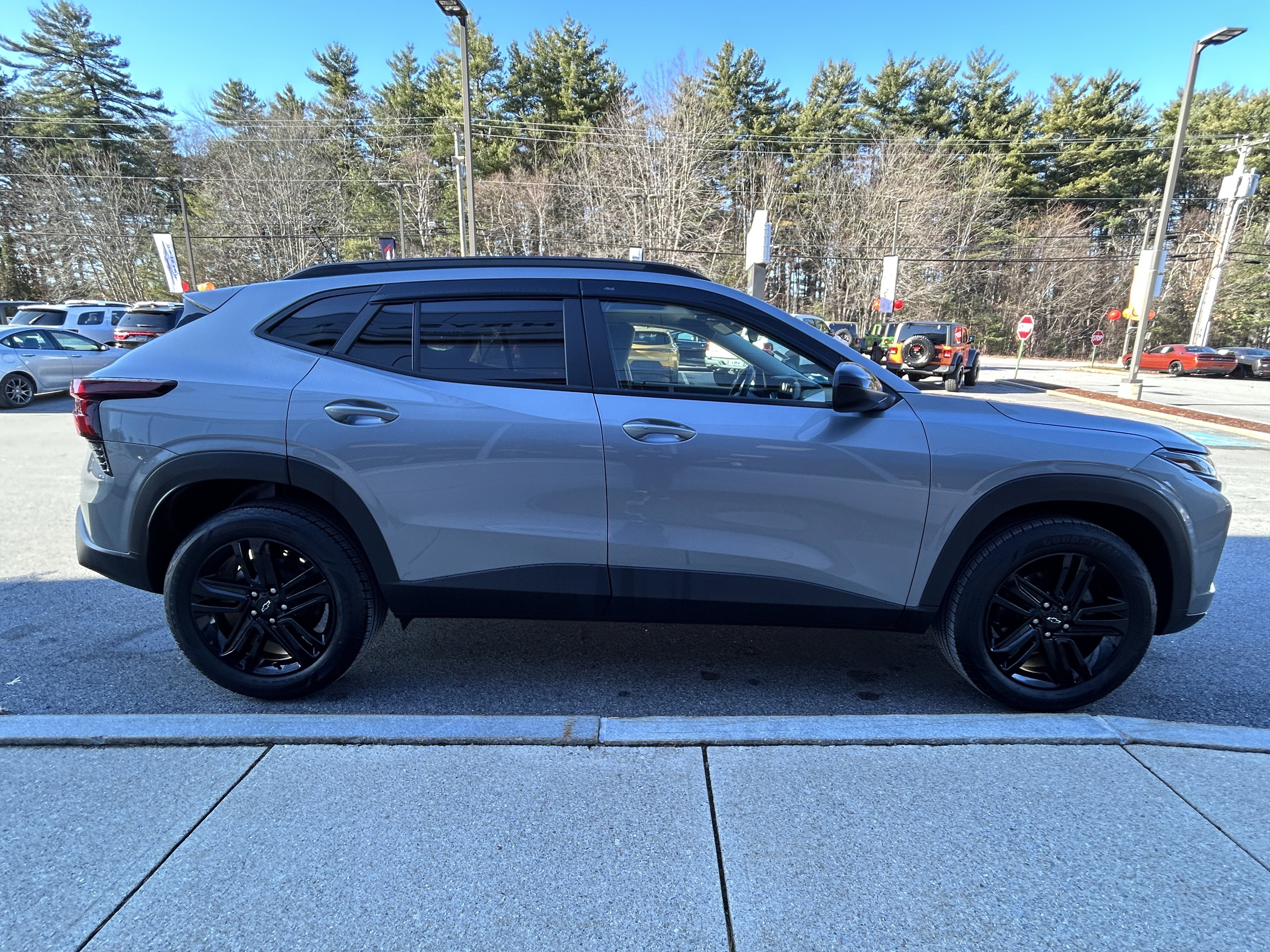 Used 2024 Chevrolet Trax ACTIV w/ Sunroof Package image 13