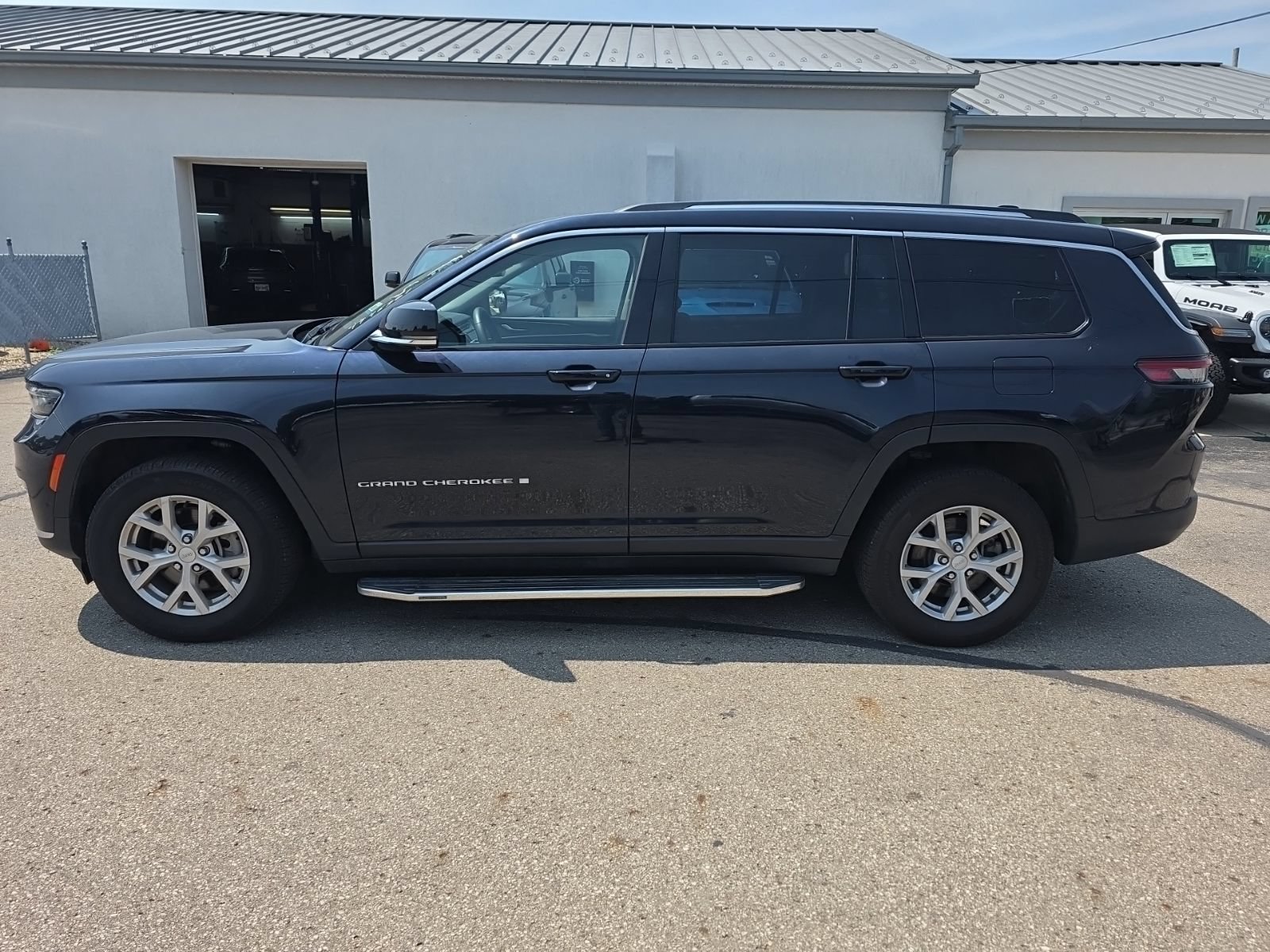 Used 2023 Jeep Grand Cherokee L Limited w/ Luxury Tech Group II AWD/4WD image 8