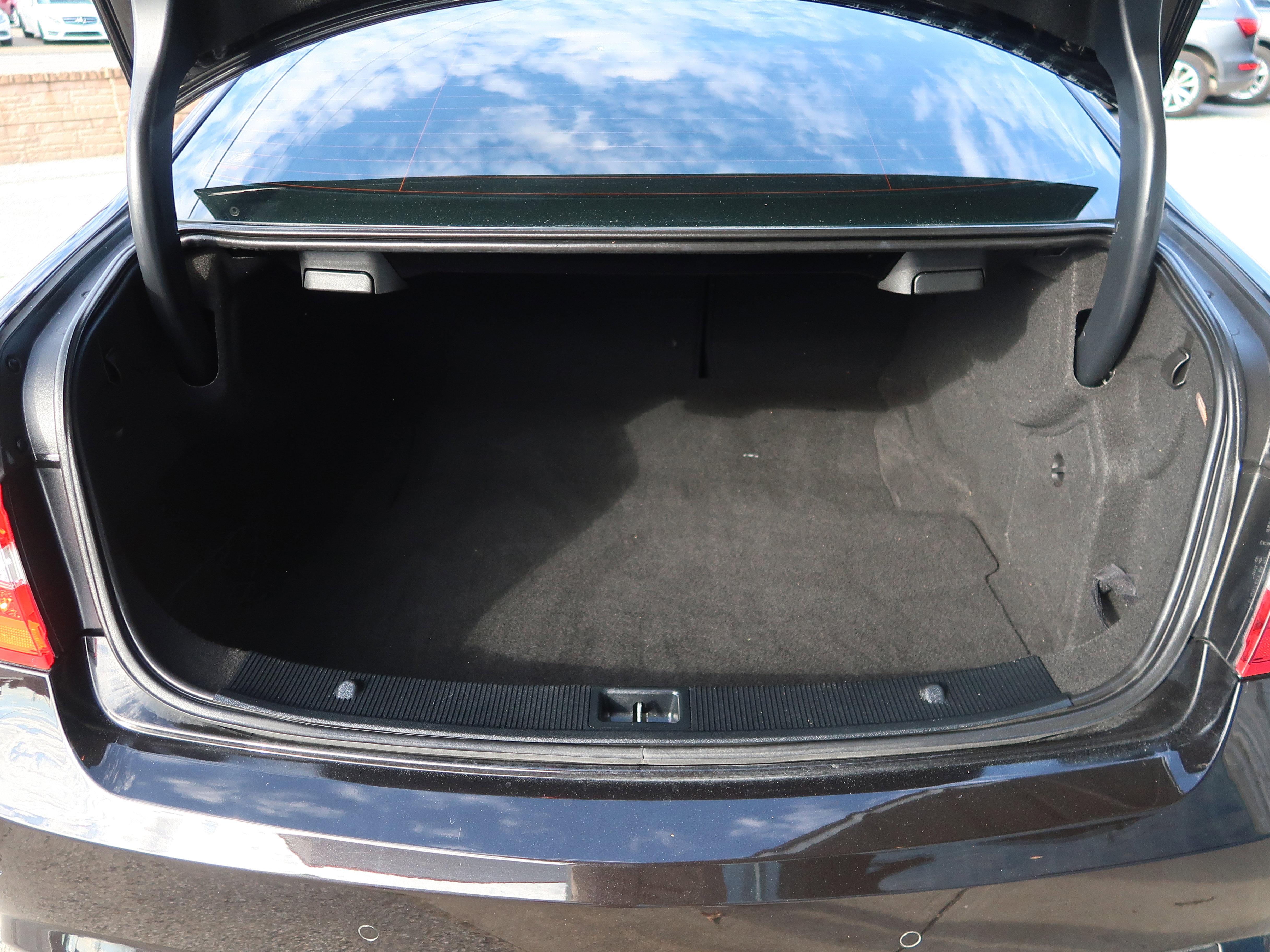 Used 2013 Mercedes-Benz E 550 Coupe w/ Premium 2 Pkg image 39