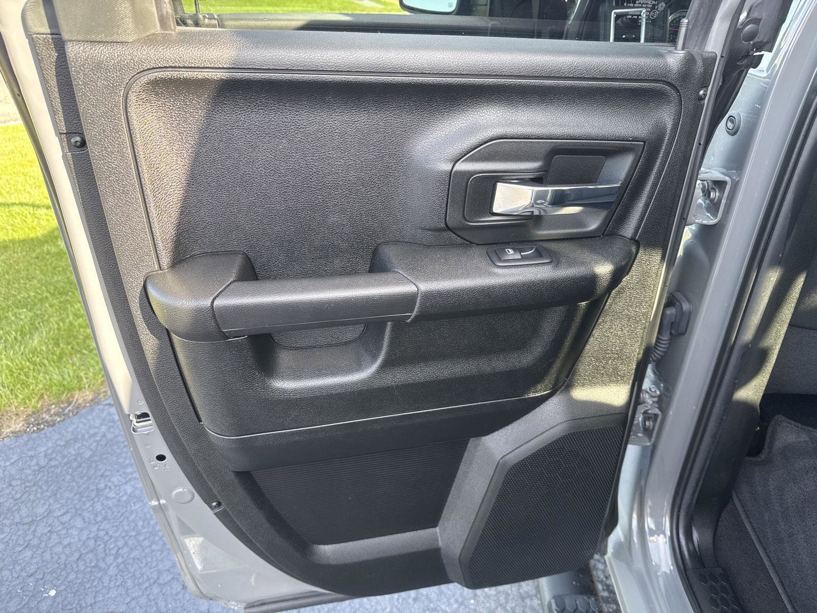 Used 2022 RAM 1500 Classic Warlock w/ Ceramic Gray Warlock Package AWD/4WD image 11