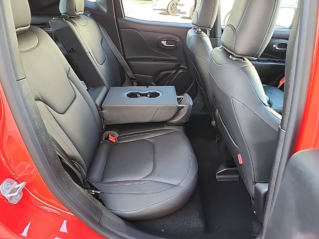 Used 2022 Jeep Renegade Trailhawk AWD/4WD image 30