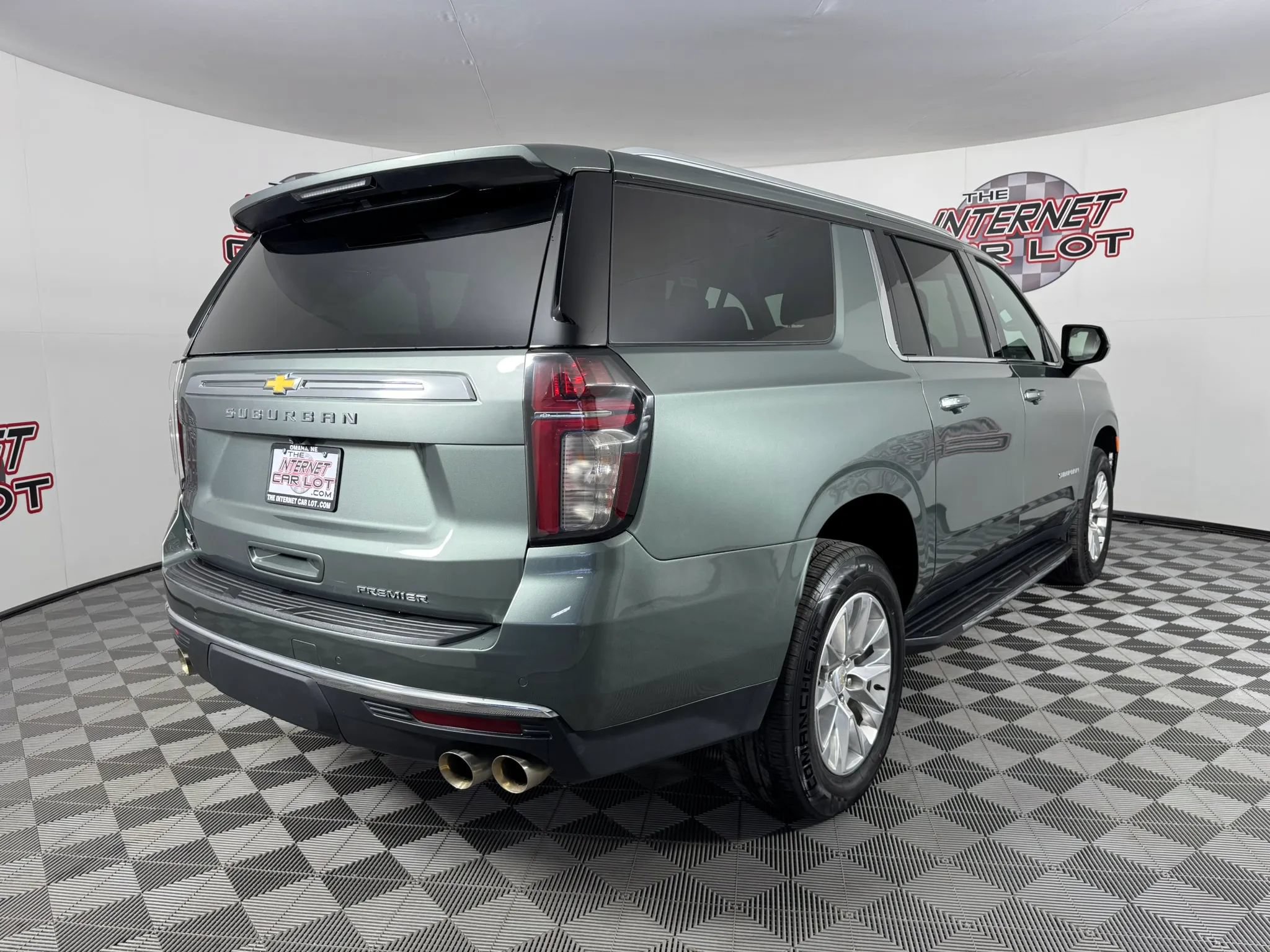 Used 2023 Chevrolet Suburban Premier AWD/4WD image 7