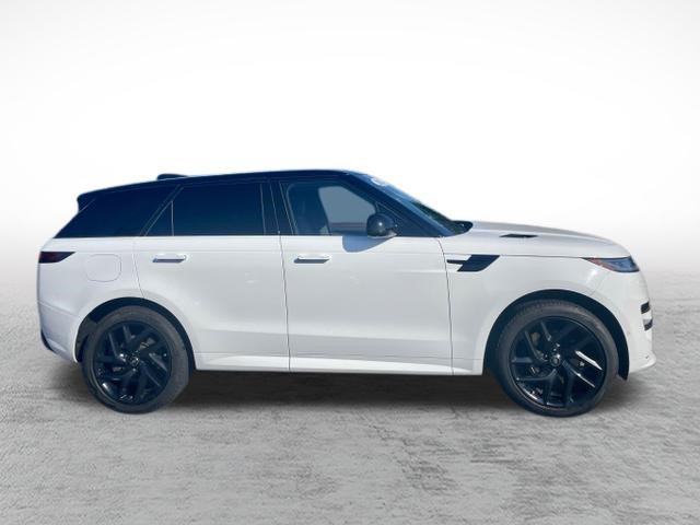 Used 2024 Land Rover Range Rover Sport Dynamic SE AWD/4WD image 4