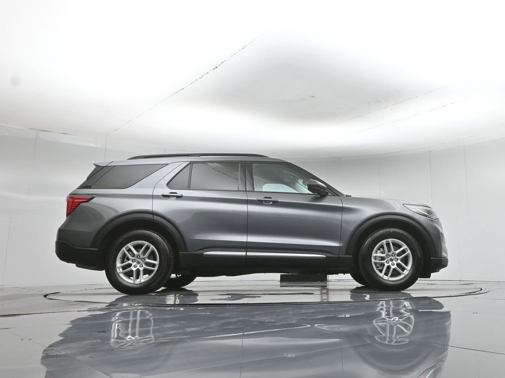 Used 2025 Ford Explorer Active w/ Active Comfort Package RWD image 51