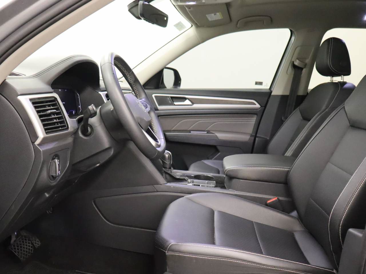 Used 2023 Volkswagen Atlas SE w/ Panoramic Sunroof Package FWD image 14