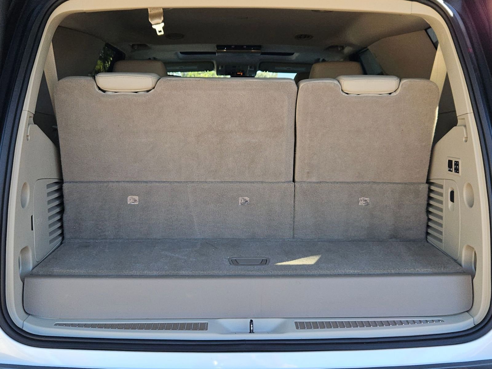 Used 2020 Cadillac Escalade Premium Luxury image 26