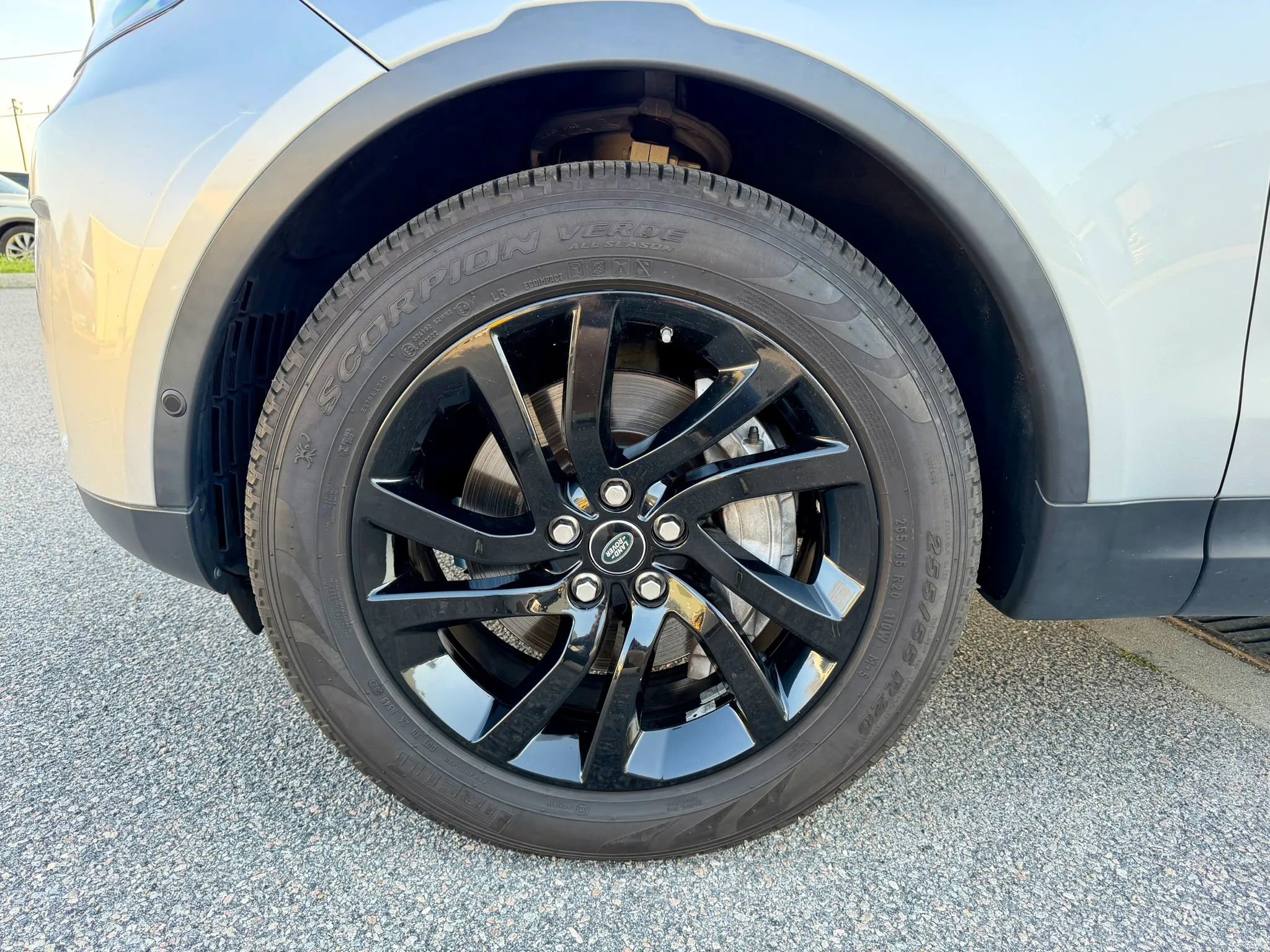 Used 2019 Land Rover Discovery HSE AWD/4WD image 19