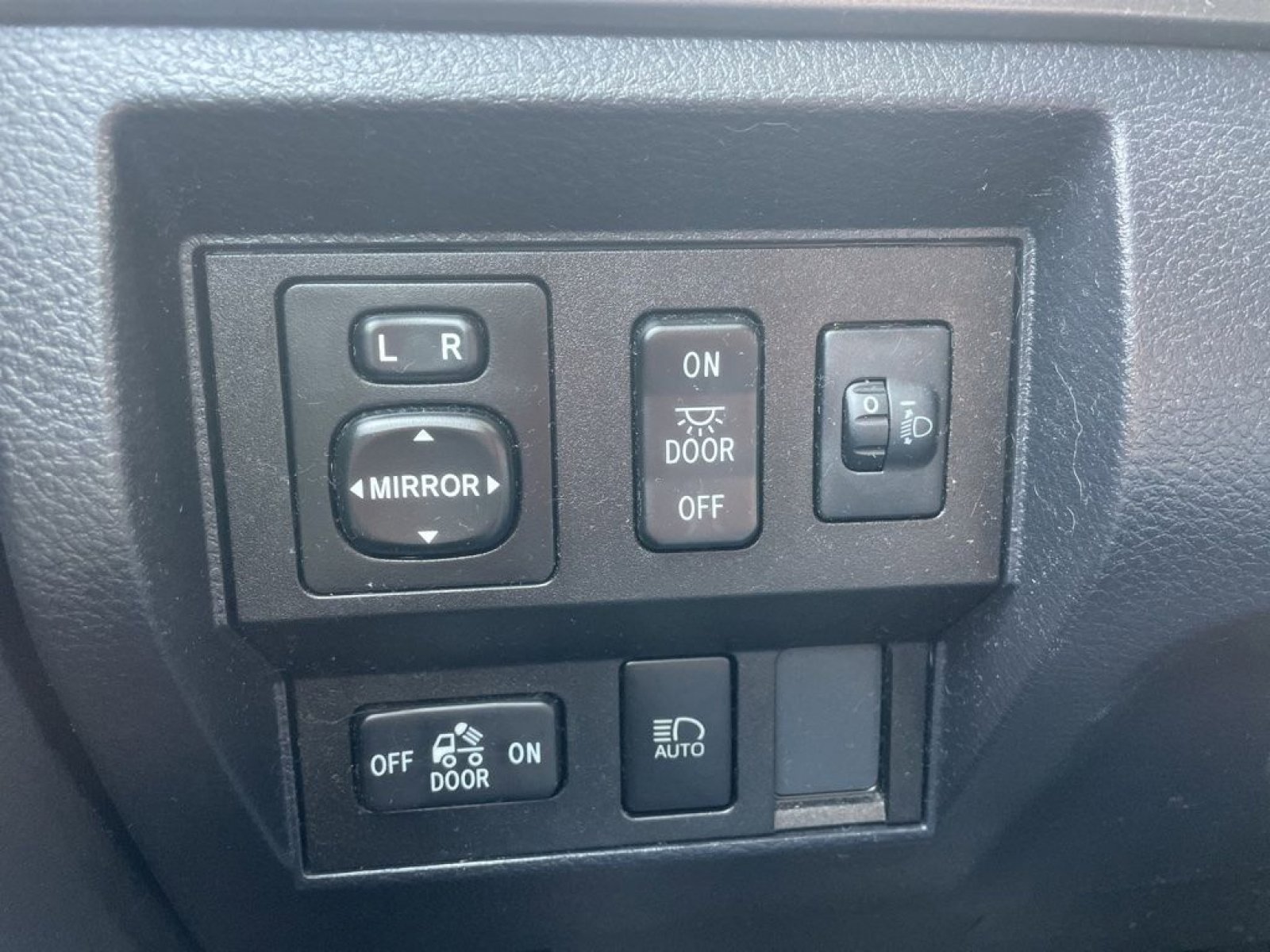 Used 2019 Toyota Tundra SR5 w/ TRD Off Road Package image 11