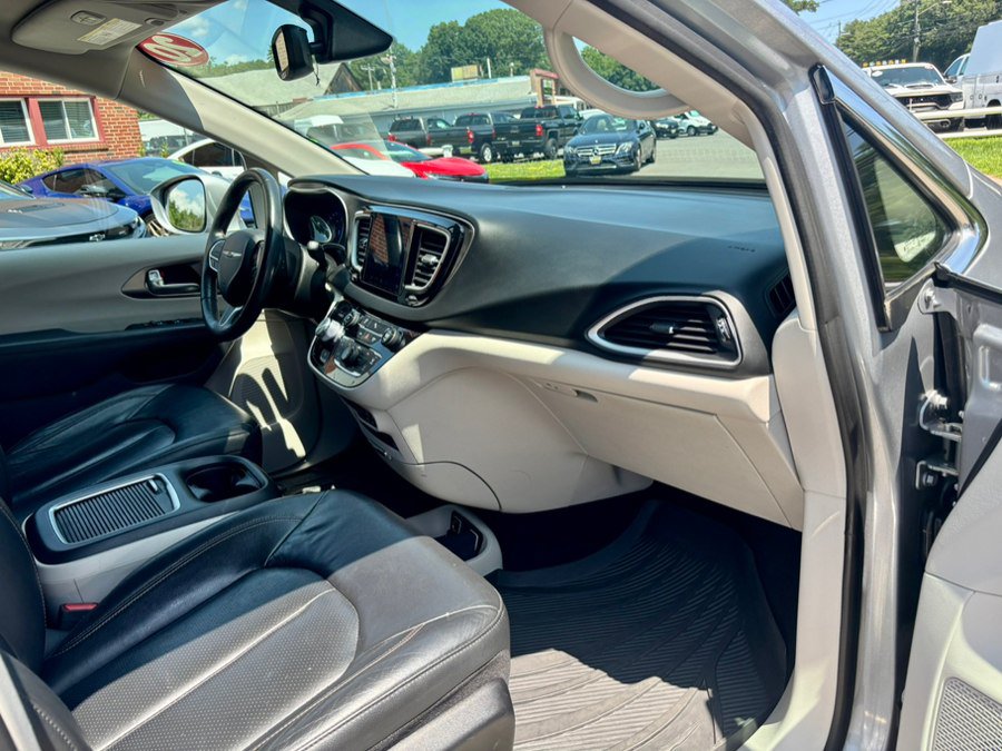 Used 2020 Chrysler Pacifica Touring-L Plus FWD image 13