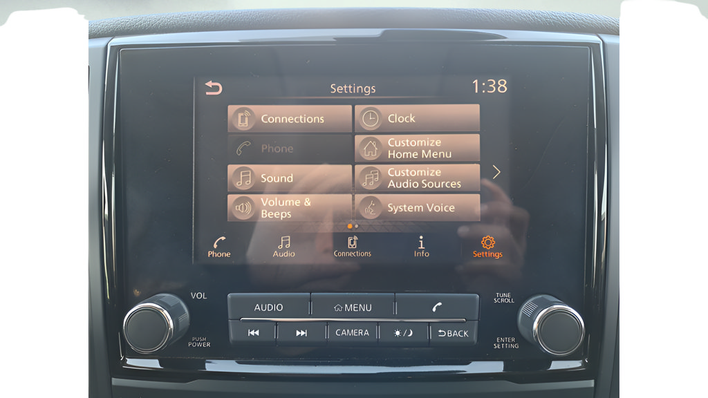 Used 2022 Nissan Titan SV AWD/4WD image 19