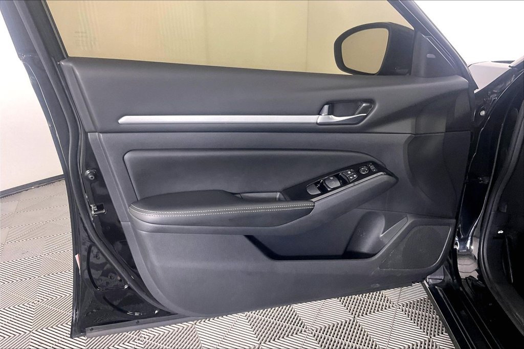 Used 2025 Nissan Altima 2.5 SL AWD/4WD image 21