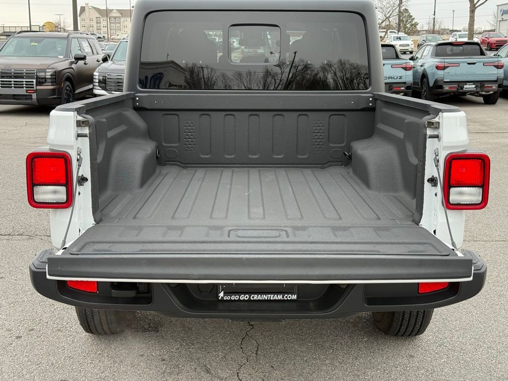 Used 2025 Jeep Gladiator Sport image 7