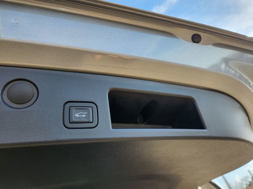 New 2026 Chevrolet Equinox RS w/ LPO, Floor Liner Package image 24