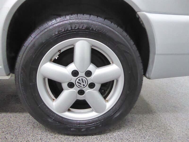 Used 2002 Volkswagen Eurovan MV FWD image 27