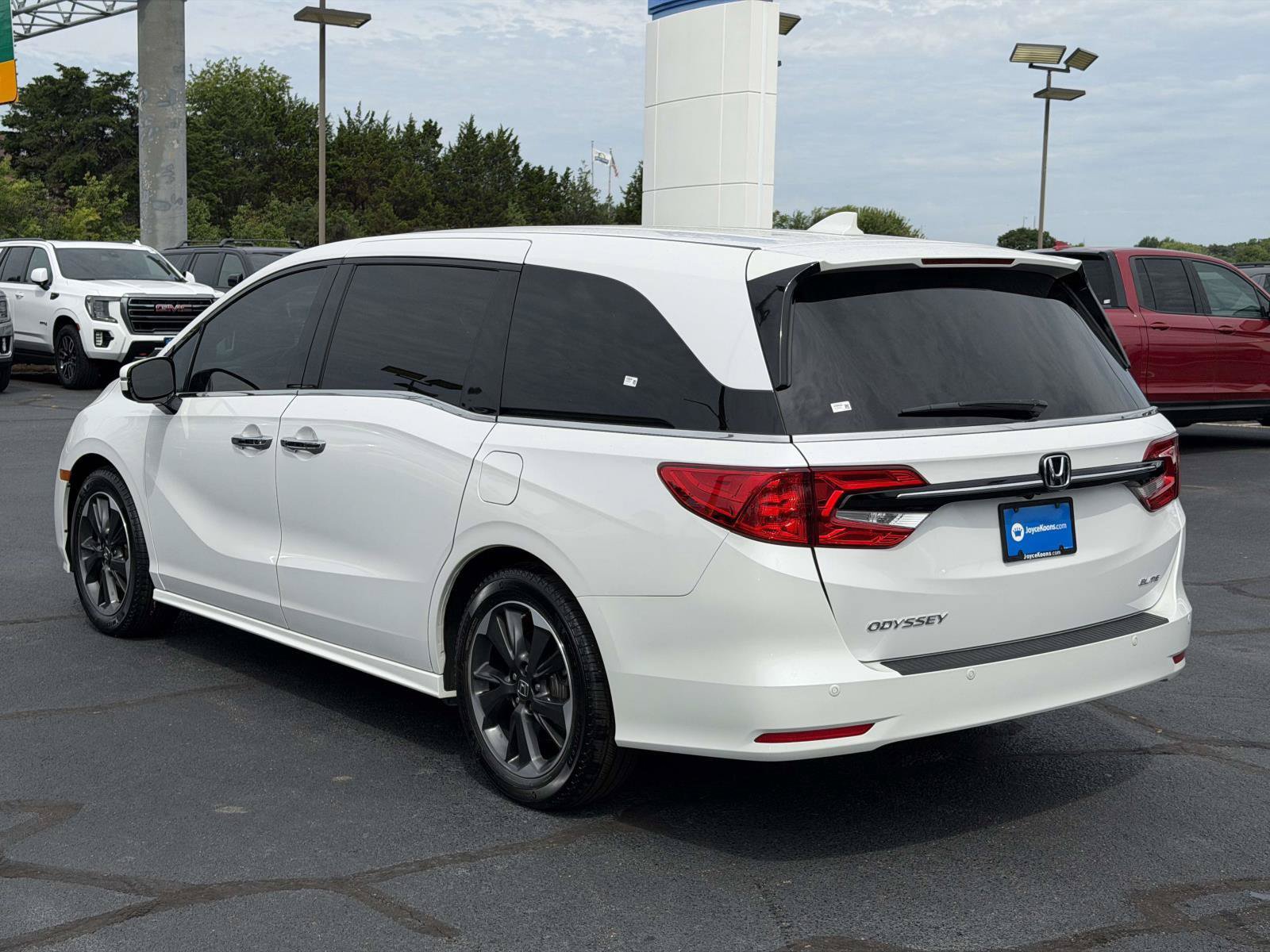 Certified 2024 Honda Odyssey Elite image 3