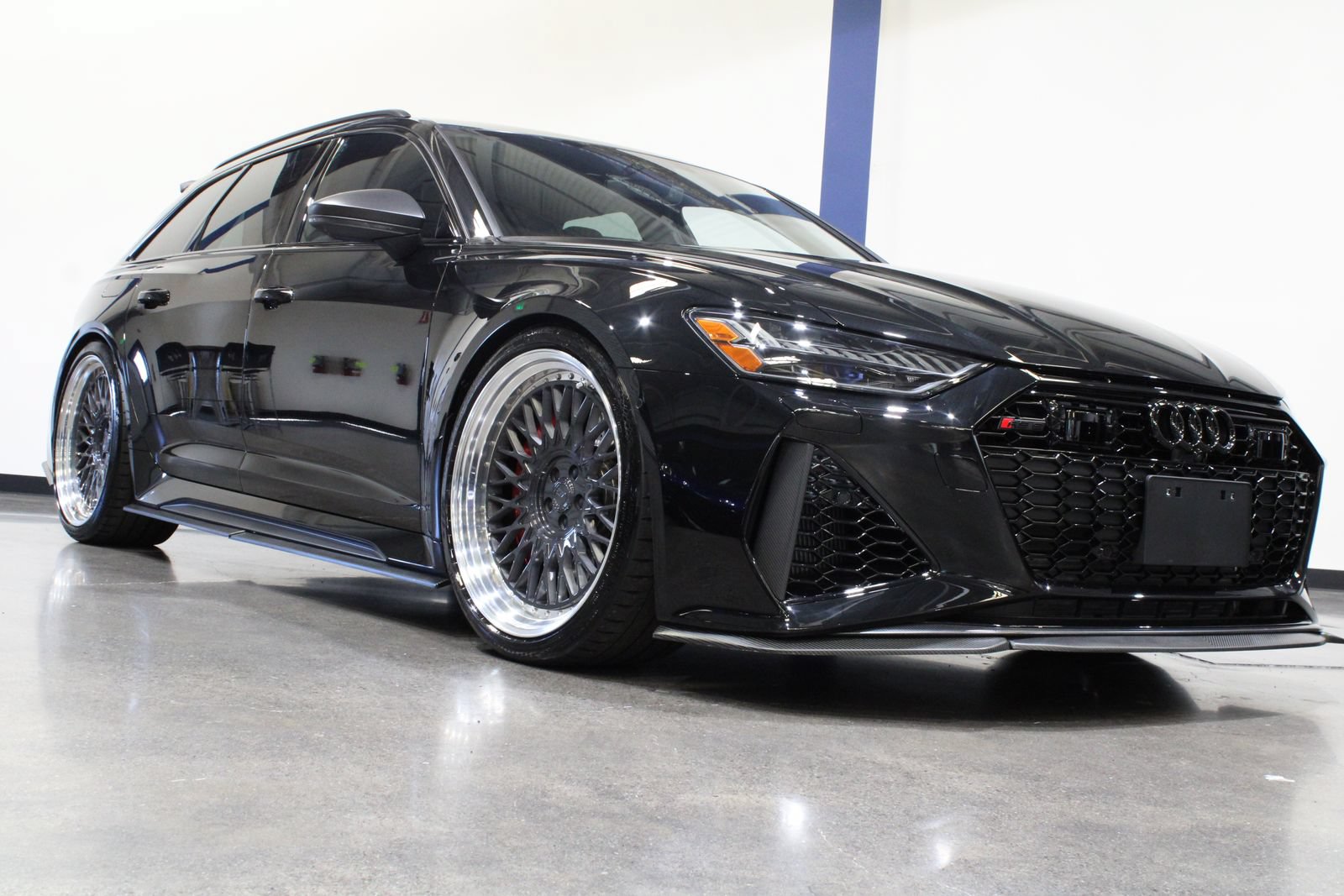 Used 2025 Audi RS 6 performance AWD/4WD image 2