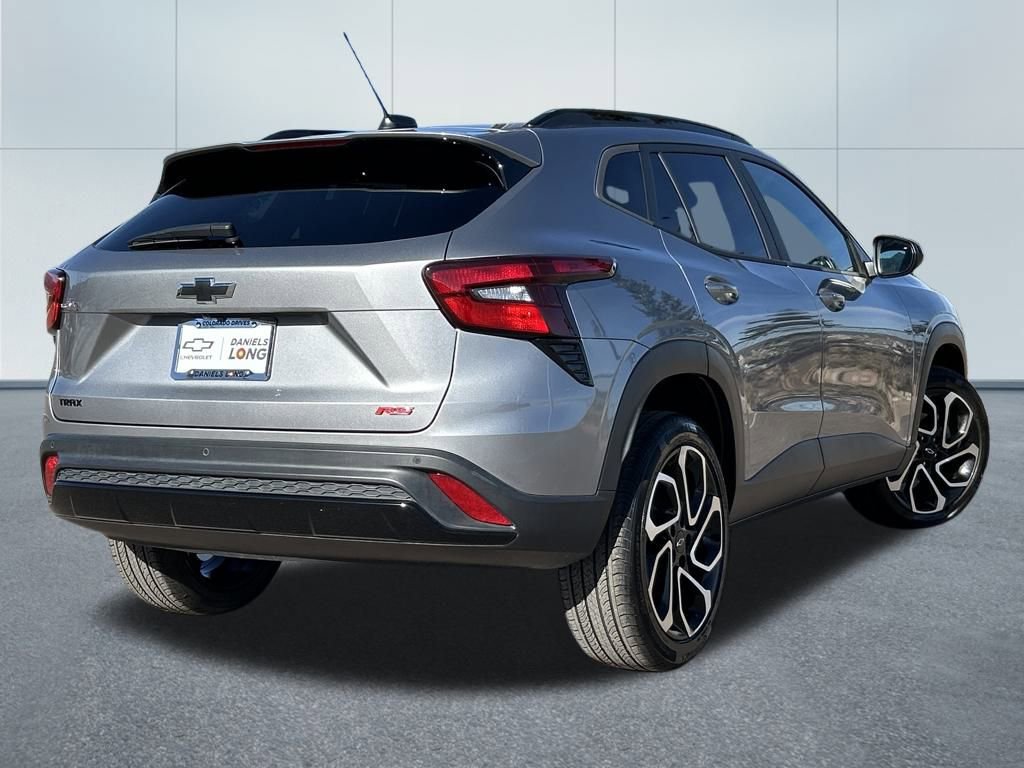 Used 2024 Chevrolet Trax RS w/ Driver Confidence Package image 2