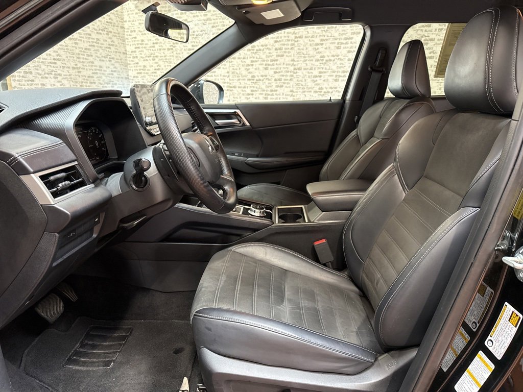 Used 2023 Mitsubishi Outlander SE Black Edition image 14