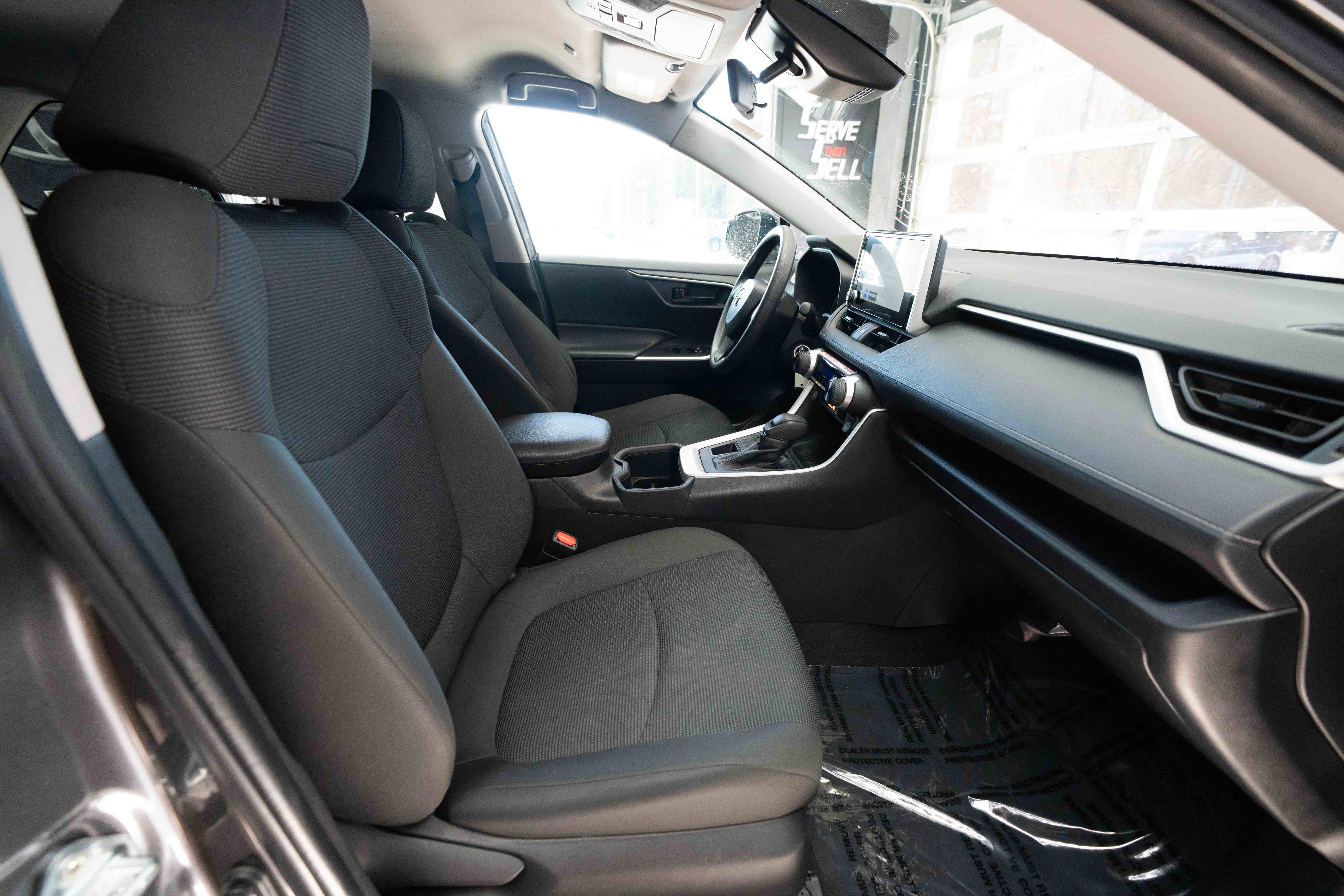 Used 2024 Toyota RAV4 LE image 27