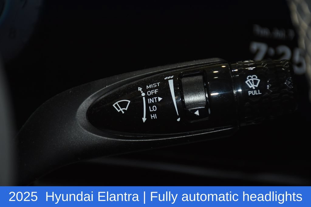 Used 2025 Hyundai Elantra SEL FWD image 15