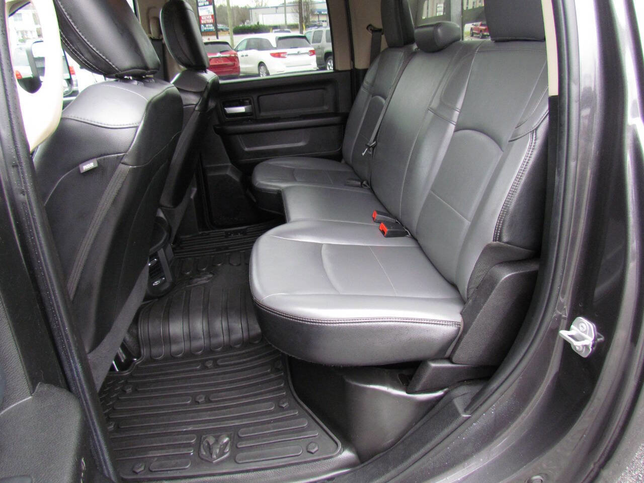 Used 2019 RAM 3500 Tradesman w/ Chrome Appearance Group image 13