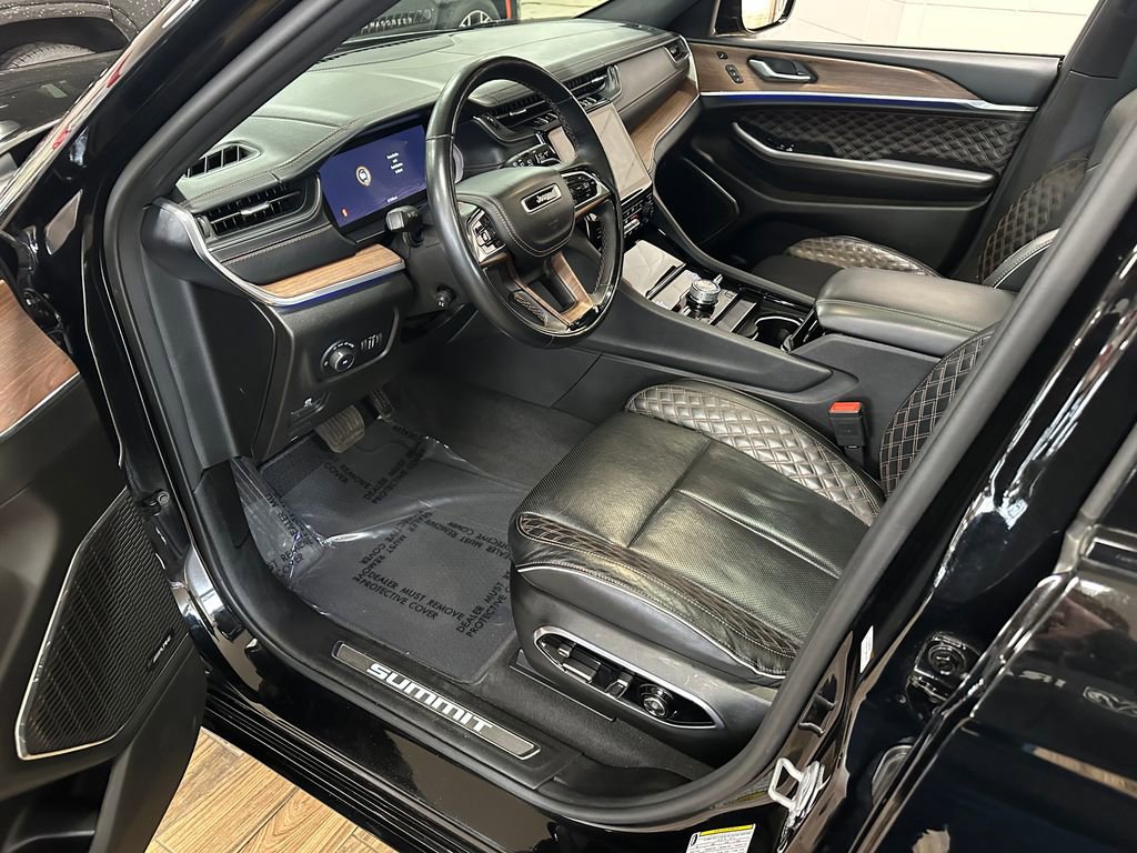 Certified 2022 Jeep Grand Cherokee L Summit w/ Luxury Tech Group V AWD/4WD image 9