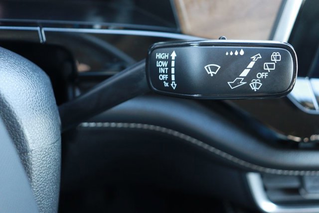 Used 2025 Volkswagen Atlas SE image 24