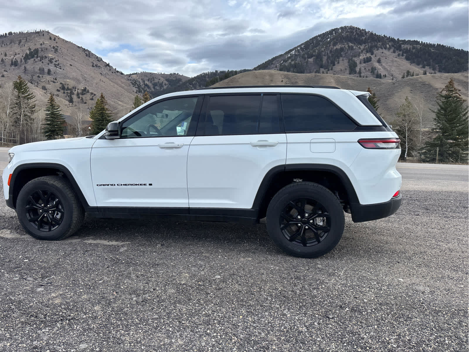 New 2025 Jeep Grand Cherokee Altitude image 17