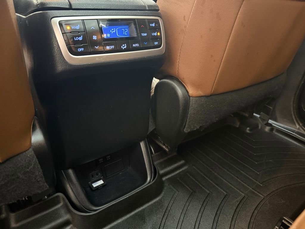 Used 2019 Toyota Highlander Limited Platinum image 17