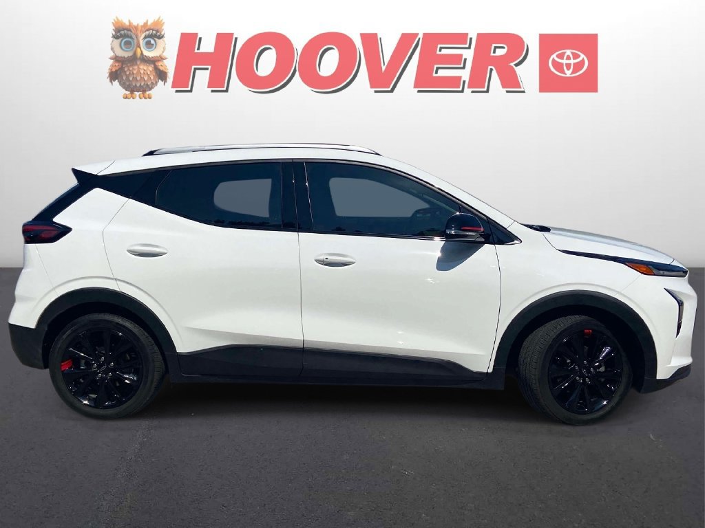 Used 2023 Chevrolet Bolt EUV LT w/ Comfort Package FWD image 2