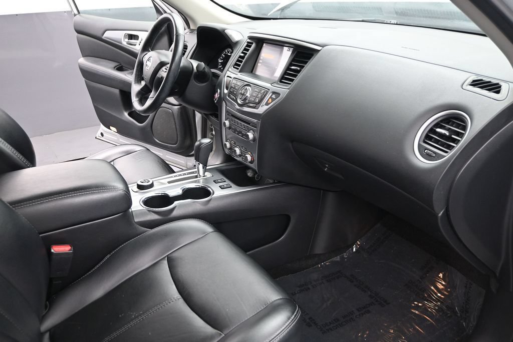 Used 2020 Nissan Pathfinder SL AWD/4WD image 29