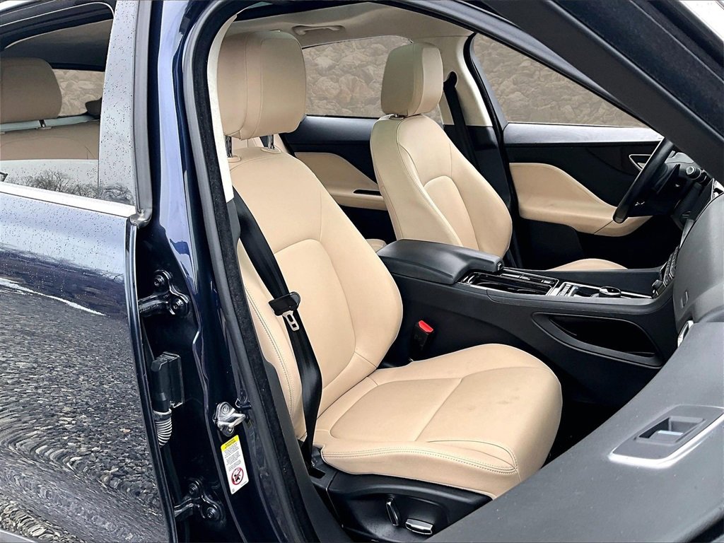 Used 2019 Jaguar F-PACE Premium image 7