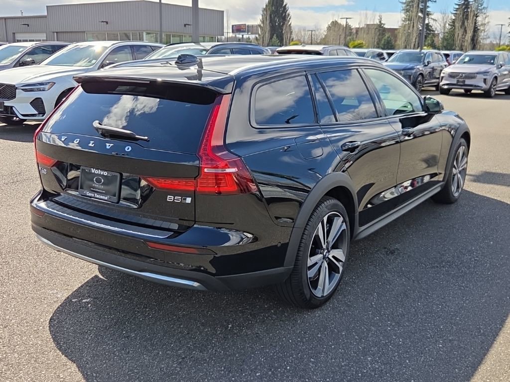 Certified 2025 Volvo V60 B5 Cross Country Plus image 2