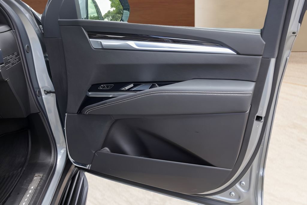 Certified 2025 Cadillac Escalade Premium Luxury AWD/4WD image 29
