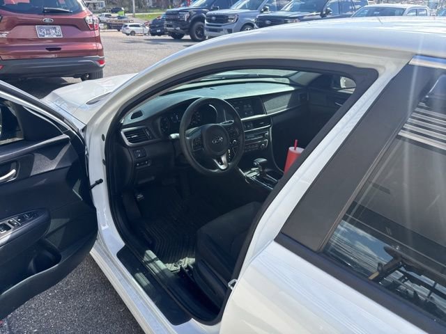 Used 2018 Kia Optima LX w/ 17" Alloy Wheels Package image 2